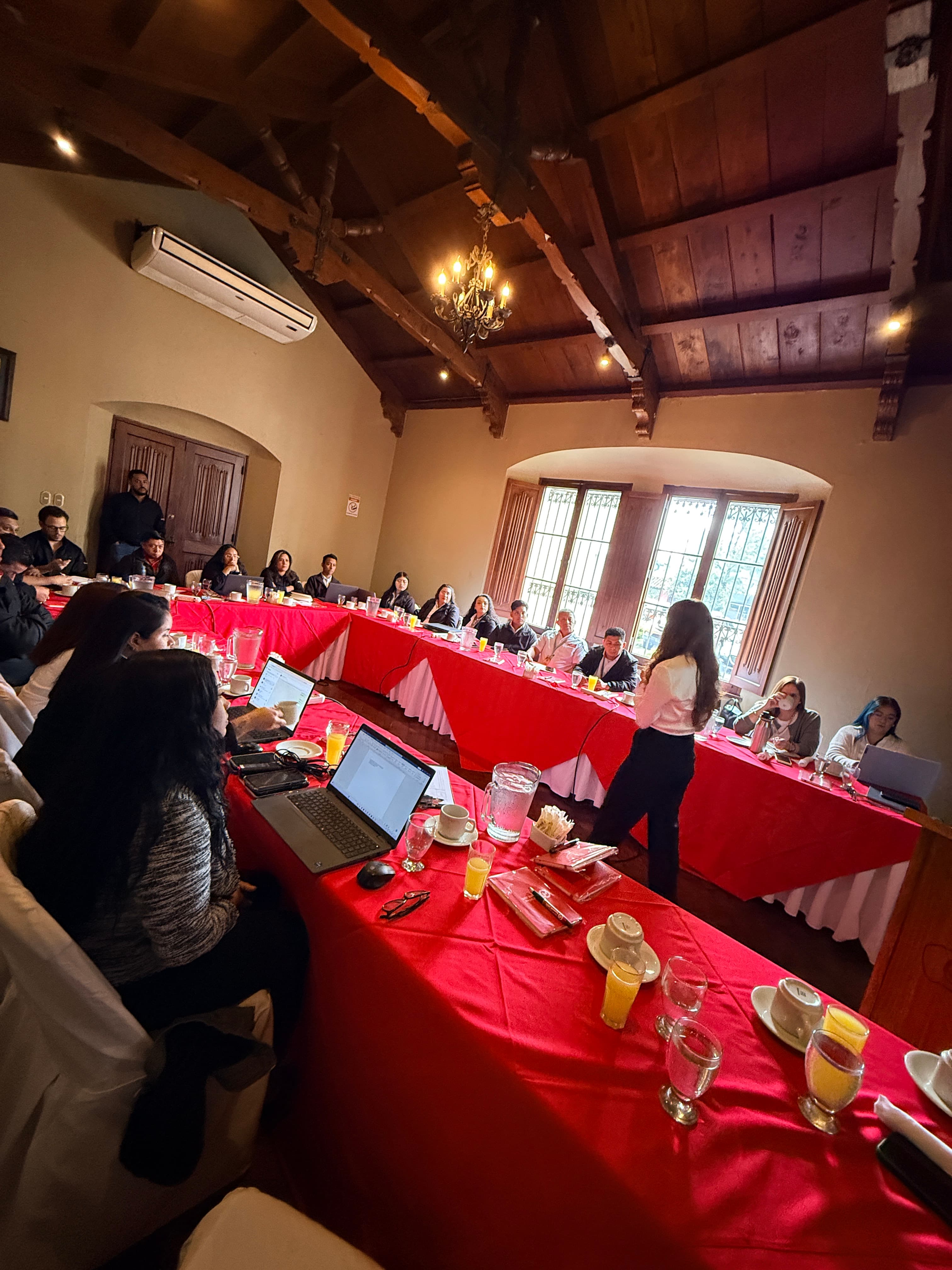 Desarrollo profesional a través de un taller de LinkedIn estratégico